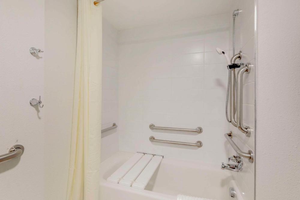 One Room Suite with Two Queen Beds and Sofa bed - Disability Access/Non Smoking interior